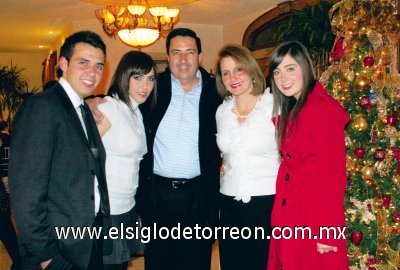 Familia Salas Murra: Tito, Rosario, Jesús, Mariangel y Rosario.
