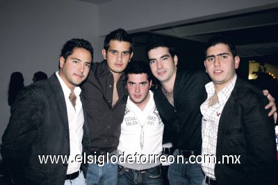Elegante cumpleaños
Héctor Jaime, Benjamín Suárez, Roberto García, Ricardo Tueme y Beto Diaz de León.