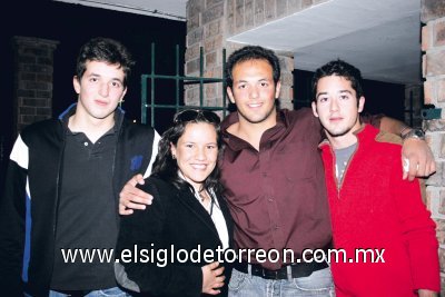 Polo García, Ivonne León, Armando y Luis Vargas.