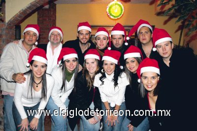 Posada entre amigas
Liliana Suárez, Jorge Leal, Pablo Martínez, Martha Jaidar, Alfredo Alarcón, Samantha Cantú, Lilia Reyes, Vanesa Gidi, Armando Ruiz, Alejandro Daher y Sonia García, Carlos Carrillo y Giovanna Alanis.