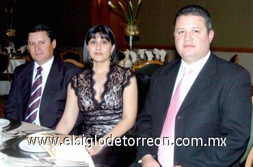 08012007
Edmundo Muñoz, Diana Muñoz y José Alvídrez.