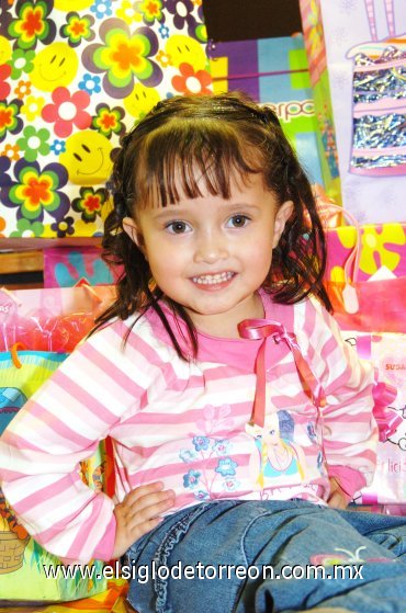 09012008
La niña Danna Paola Pérez Cárdenas en su fiesta de tercer cumpleaños.