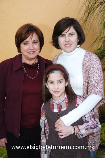 13012008
Susana Ortega, Susana González y la pequeña Ana Paula.