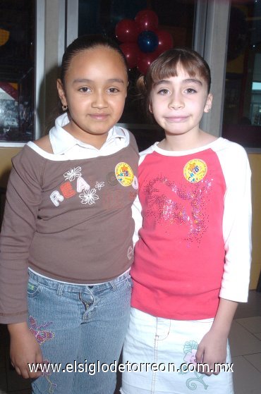 14012008
Ilse y Lupita Morato, en una alegre fiesta de cumpleaños.