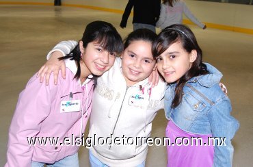 15012008
Marigel Aguilera, Luisa Fernanda Mendoza y Miriam Mendoza.
