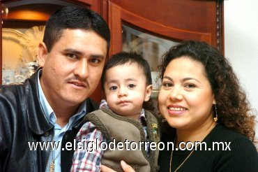 13012008
El pequeño José Antonio Córdova Valencia, fue festejado por sus papás Jesús Córdova  y Cristina Valencia de Córdova por su primer cumpleaños.