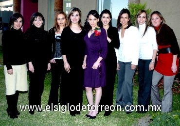 21012008
Marthy Dávila, Beatriz Hayakawa, Érika y Anilú González, Margarita Saracho, Sofía Máynez, Alejandra Sepúlveda y Andrea Bracho acompañando a Brenda en su despedida de soltera.