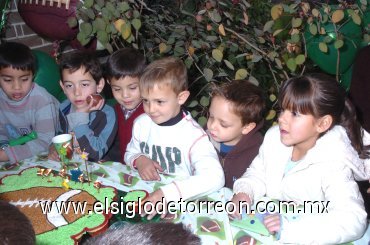 22012008
Pablo apagó con gusto las velitas de su pastel.