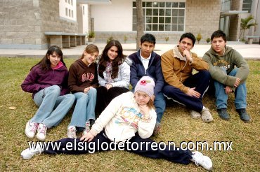 19012008
Brenda Gutiérrez, Myrthala de la Garza, Marian Murra, Guillermo Serna, Miguel Mancillas, Víctor Hugo Ávalos y Ana Karla Papadópulos.