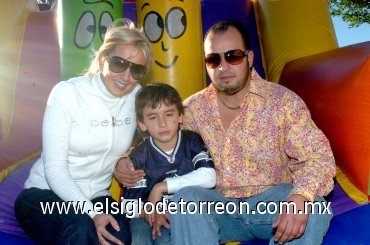 18012008
Jorge Antonio Maturino González festejó su octavo cumpleaños con una reunión organizada por sus papás Georgina González de Maturino y Abraham Maturino.
