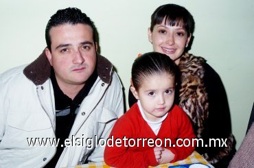 18012008
Valeria con sus papás Luis Hermosillo Rodríguez y Abril González de Hermosillo.