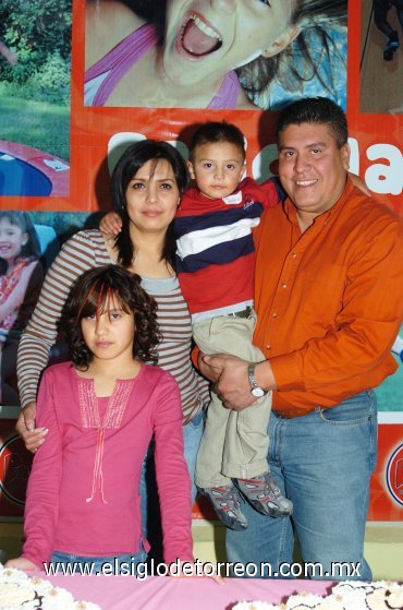 19012008
Jaime y Claudia Cecilia Rodríguez Salazar en la fiesta que les ofrecieron sus papás Jaime y Aracely Rodríguez con motivo de su tercer y onceavo cumpleaños, respectivamente.