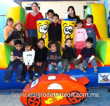 23012008
Jorge y sus invitados se la pasaron muy divertidos.