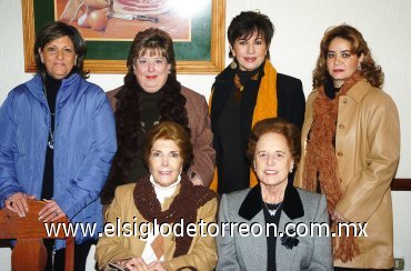 18012008
Mary de Noyola, Maty de Ruenes, Milagros de Tricio, Rosy de Torre y Covadonga del Moral.