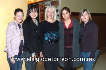 24012008_j_Adriana Reza, Lucero Canno, Marcela González, Kenia Palma y Vero Sánchez.