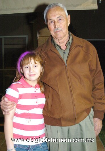 29012008
Paolita y su abuelito Mario Berlanga.