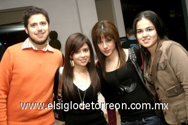 28012008
Antonio Michel, Lorena Cerna, Mar Acosta y Melissa Cabodevila.