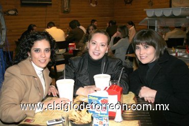 28012008
Etna Loera, Lily Varela y Érika Loera.