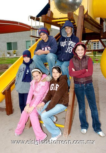 16012008
Mónica Cucciardi Reynoard, Roberto Sáenz Eraña, Alaín Sánchez Casas, Ana Patricia Díaz Flores, Samantha César Bado y Federico Armendáriz Arce.