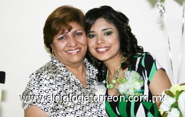 20012008
Cecilia Tamez Saucedo junto a su mamá María Guadalupe Saucedo de Tamez.