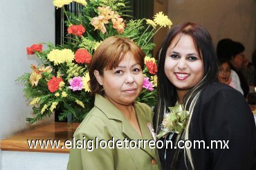 27012008
María Esther Martínez de Soriano junto a su hija Lorena Soriano.