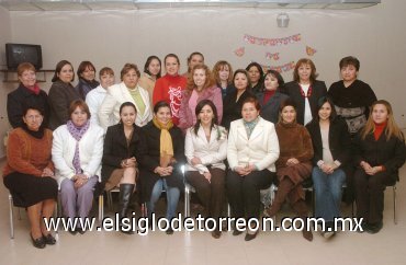 27012008
Miriam Paredes López y su grupo de amigas y familiares que laacompañaron en su despedida