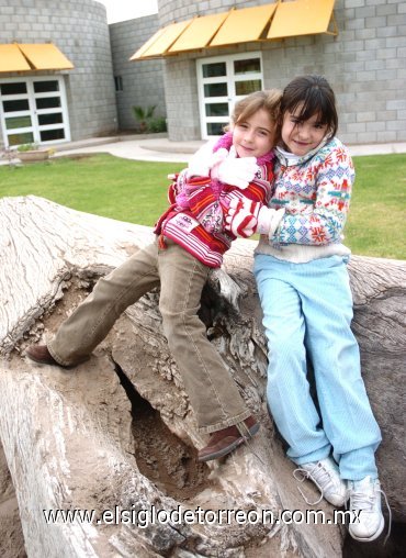 20012008
Ana Paola Martínez Leal y María Julia Teja Urrutia.