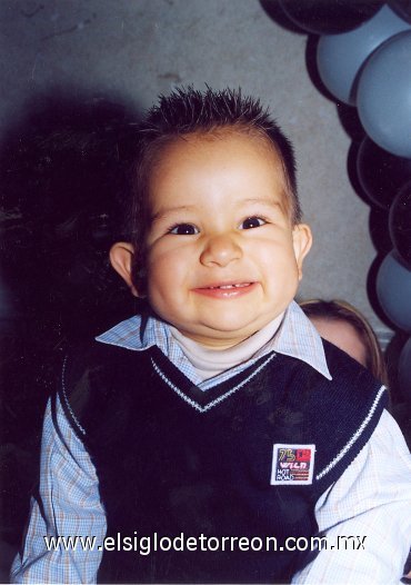 27012008
Axel Zabdiel Ibarra Pérez es hijito de Alejandro Ibarra Cortinas y Colomba Yadira Pérez Robles, quienes festejaron el primer cumpleaños del pequeño con una divertida piñata