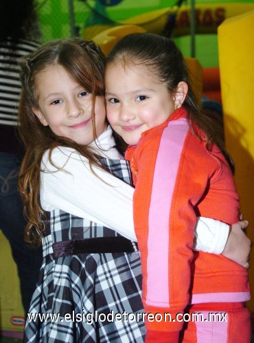 27012008
Hanna y su amiga Lizeth.