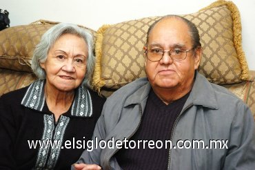 27012008
El festejado y su hermana Delia Mendoza Ornelas.