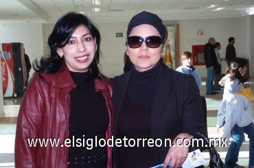 02022008
Consuelo Faccuseh y Fátima Ibarra viajaron a París, Francia.