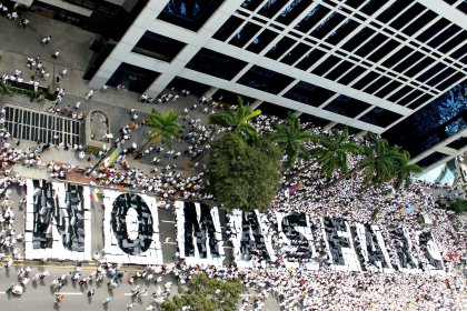 Los organizadores de la convocatoria,
bajo el lema “Un millón de voces contra las FARC”, consideraron que la iniciativa fue “un éxito” que no habían soñado, pero que es “el comienzo de mejores cosas futuras”.