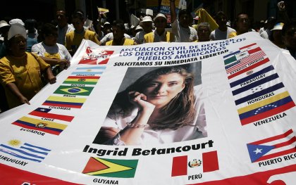 Miles de personas se unieron alrededor del mundo, entre ellos México, para rechazar a la guerrilla colombiana de las FARC y exigir la liberación de los rehenes.