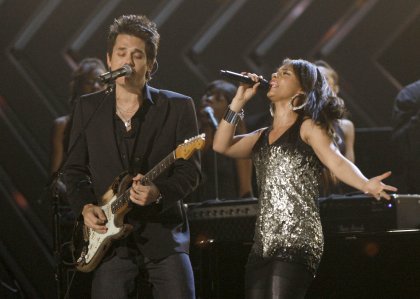 Al igual que el artista de Chicago, subieron al escenario  Andrea Bocelli y Josh Groban, Feist, Fergie y John Legend, Foo Fighters, Alicia Keys, Kid Rock, Carrie Underwood, Aretha Franklin o Rihanna, entre muchos otros.