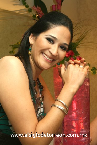 04022008
Dulce Gisela Alvarado Padrón en su fiesta prenupcial.