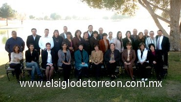 13022008
Con motivo del Día del Dentista celebrado el pasado nueve de febrero, un grupo de colegas se reunieron para festejarse con una misa de acción de gracias celebrada en la iglesia de La Encarnación.