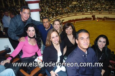 13022008
Mónica, Cecilia, Iris, Memo, Rogelio, Lorena, Isabel y Joel.