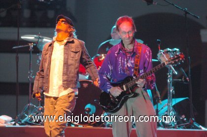 En una fresca noche de San Valentín los amantes del buen rock and roll de la Comarca Lagunera tuvieron anoche una cita con Riders on the Storm, es decir con The Doors, quienes por cuestiones
legales no pueden llamarse oficialmente de esta forma.