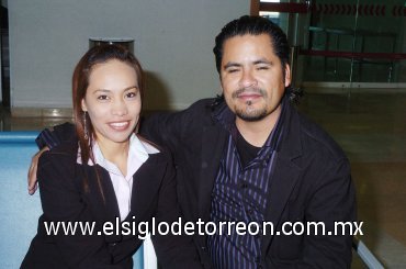 07022008
Laura Ávalos despidió a Felipe Rivas, quien viajó a la Ciudad de México.
