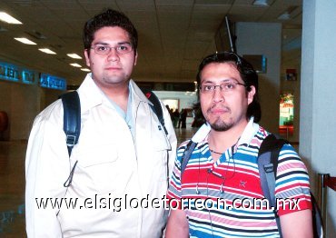 11022008
David Morelos y Cristian Carmona, partieron con destino a la Ciudad de México.