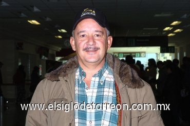 12022008
Gustavo Aguirre viajó rumbo a la ciudad de La Paz, Baja California.