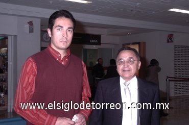 13022008
Carlos Gregorio recibió a Gil Aranda que llegaba de la Ciudad de México.
