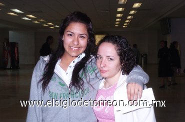 13022008
Mafer Chincolla y Fernanda Meza con destino a Los Cabos, Baja California Sur.