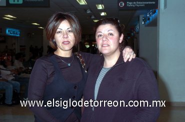 13022008
Paty Malloy llegó de Los Ángeles, California a la ciudad de Torreón y fue recibida por Ana Borrego.