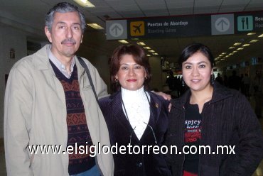 17022008
Lerins, Rosario y Arlina Varela, partieron a la ciudad de Guadalajara, Jal.