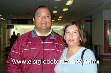 20022008
Irma Rosales viajó a Baja California y la despidió Humberto Casas.