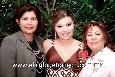 17022008
Carmen de Martínez y Rosy de Satarain organizaron una linda fiesta prenupcial para Lucero Martínez.