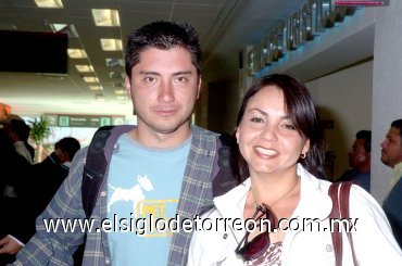 26022008
Procedentes de la capital mexicana, llegaron Eduardo Muela y Claudia Reyes.