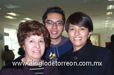 29022008
Socorro Silva viajó a Los Ángeles y la despidieron Patricia de Castro Cristian Castro.