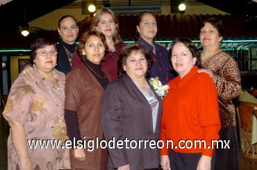 03022008
Mayela Lozoya de Corpus compartió con sus amigas Magda de Lora, Mary de Borroel, Xóchitl de Ávila, Eva Gutiérrez, Irma de Aguilar, Lupita Rodríguez y Gladis de Santaella.